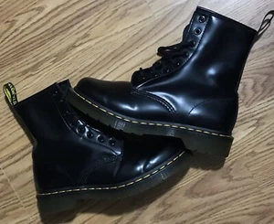 Dr Martens 1460 W Lace Up Combat Boots Smooth Black Leather Women Size 7 US NWOB - Picture 1 of 17