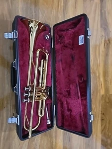 Trompeta Yamaha YTR4335 con boquilla y estuche YAMAHA - Imagen 1 de 24