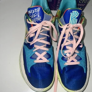 Nike Kyrie 4 Low x Sue Bird "Dynasty" Herren Basketballschuhe Größe 10,5 RD-2021 - Bild 1 von 24