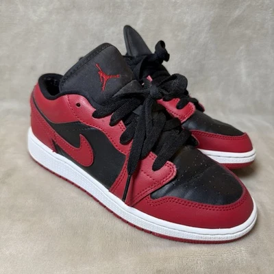 Nuevo Talla 4.5 GS Nike Air Jordan 1 Bajo Rojo Reverso Criado Gimnasio Rojo Negro Blanco 4.5Y Foto 1 de 4