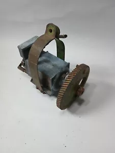 Vintage motor part has points and a gear untested G96 - Picture 1 of 6