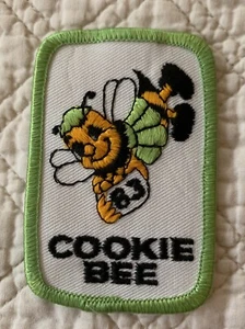 1983 Girl Scout Cookie Bee Patch Badge 3" x 2" VINTAGE - Picture 1 of 3
