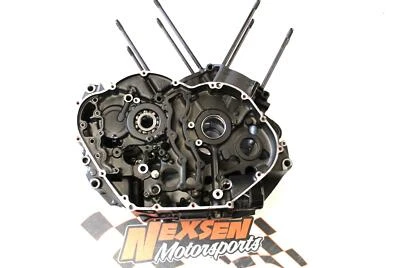 Yamaha XVS950 2015 juego de cárter de motor con pernos Foto 1 de 4