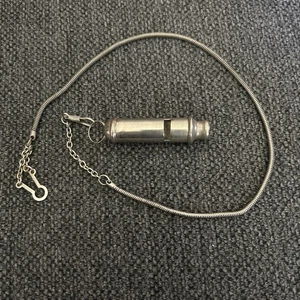 "Llavero vintage cromado silbato con cordón Hong Kong 3"" de largo" - Imagen 1 de 2