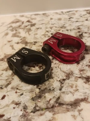 (2) Abrazadera de tija de sillín de carreras Mid School BMX S&M 28,6 mm estilo libre rojo negro  Foto 1 de 4