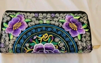 Женский клатч бумажник с цветочной вышивкой на молнии вокруг 7 X 4 дюйма черный цветочный - Изображение 1 из 4