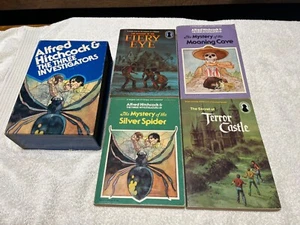 ALFRED HITCHCOCK & THREE INVESTIGATORS Box Set of 4 Paperback Books 1 7 8 & 10 - Picture 1 of 6