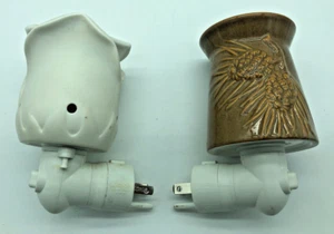 Lot 2 Scentsy Plug In Wall Wax Warmer Ceramic White Tea Rose & Pinon Pinecone - Picture 1 of 9