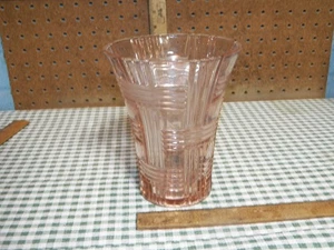 Vintage ANCHOR HOCKING Pink Depression Glass Basket Weave Bouquet Vase - Picture 1 of 5