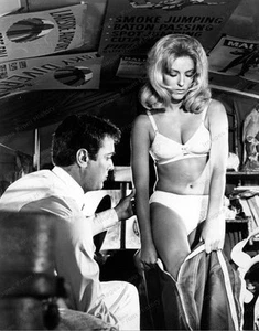 8x10 Print Sharon Tate Tony Curtis Don't Make Waves 1967 #ST633 - Picture 1 of 1