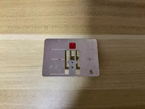 Original Bernina Geradstich Nadelplatte - Artista 180 185 200 730 - Bild 1 von 2