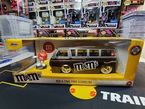 Jada Red & 1965 Ford Econoline 1:24 Die-cast M&M with opening doors - Picture 1 of 10