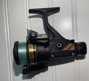 Daiwa Graphite Auto Cast Fishing Reel Graphite With Rear Drag AG1335B - Picture 1 of 8