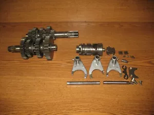 1981 DR500 TRANSMISSION WITH SHIFT DRUM AND FORKS SUZUKI DR 500 24120-37400 - Bild 1 von 10