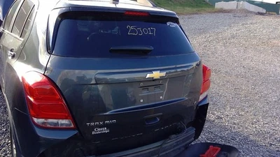 Used Deck Lid fits: 2018 Chevrolet Trax privacy tint opt AKO w/rear view camera Foto 1 de 4