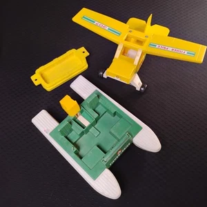 Vintage Fisher Price Adventure People Giallo Pattuglia Aereo Barca Zattera 1976 -F - Foto 1 di 23