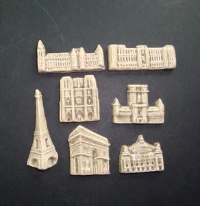 SERIE DE 7 FEVES PARIS  MONUMENTS  MOULIN A HUILE années 90 tour Eiffel N.Dame.. - Picture 1 of 1