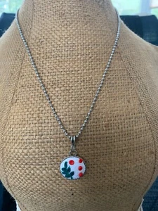 Colgante de Navidad de arcilla polimérica hecho a mano en cadena de cuentas de acero inoxidable - Imagen 1 de 3