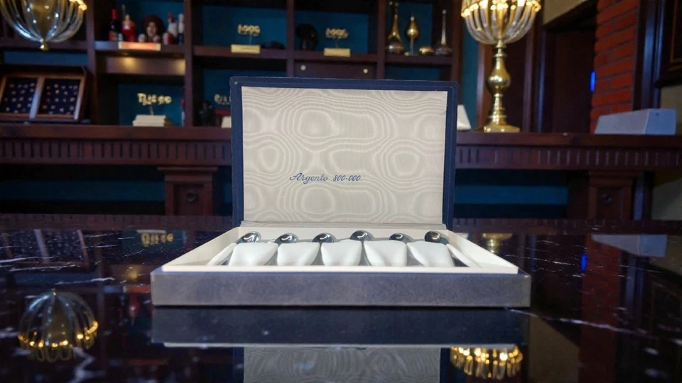 Raffinato Cofanetto d'Epoca con Prestigioso Set Di Cucchiaini in Argento 800 - Immagine 1 di 2