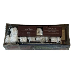 NEW - HO Scale Roundhouse 40' Box Car Ribbed Milwaukee Road MILW Olympian #1021 - Picture 1 of 5