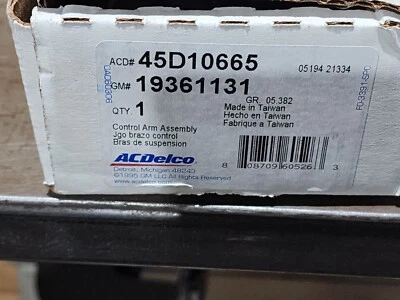 Brazo de control de suspensión trasero derecho superior ACDelco se adapta 04-08 Chrysler Pacifica Foto 1 de 2