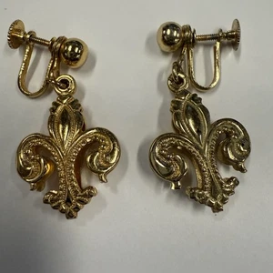 Vintage Fleur De Lis Puffy Pair of Screw Back Earrings Gold Toned - Picture 1 of 3