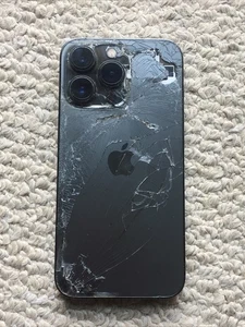 Apple iPhone 13 Pro 256GB Graphite Unlocked Cracked No power - Photo 1 sur 6