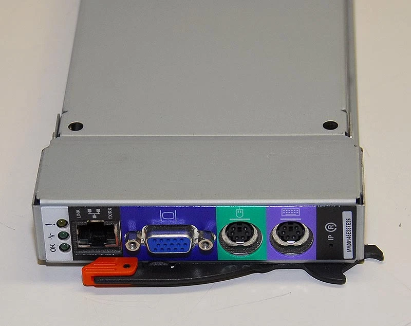 IBM eServer BladeCenter 8677-3XU Server 39M4945  - Image 1 of 1