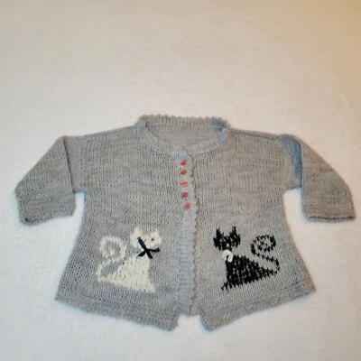 Hecho a mano ÚNICO Suéter Gris para Niñas Gatos con Lazos Cárdigan Botón Suave Suelto Tejido Foto 1 de 4
