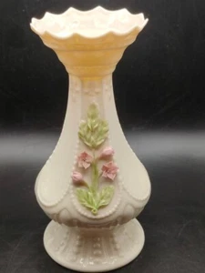 Vintage Belleek Ireland Vase with Applied Florals – 17.5cm Tall – Excellent - Picture 1 of 5