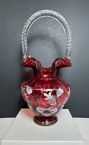 Fenton The Glass Legacy Collection 95th Anniversary Cranberry Floral Basket - Imagen 1 de 19