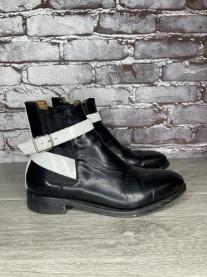 BOTAS DE TORNOZELO BALENCIAGA PRETO BRANCO POLIDO COURO DE BEZERRO CHELSEA FIVELA 37EU/6.5 - Imagem 1 de 4