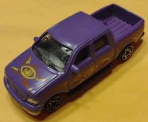 MotorMax #6043 Ford F150 1:64 Scale Diecast Purple Crew Cab 4 Door Pickup Truck - Picture 1 of 7