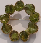 VINTAGE GREEN PERIDOT GEMSTONES WREATH ROUND GOLD BROOCH CLOTHING PIN ACCESSORY