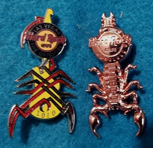 SET SCORPION GUITAR VEGAS ORIGINAL 2010 HONOLULU COPPER Hard Rock Cafe 2 PIN LOT - Bild 1 von 3