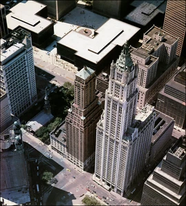 Impresión vintage 1988 edificio Woolworth forma gótica vista aérea de la ciudad de Nueva York - Imagen 1 de 3