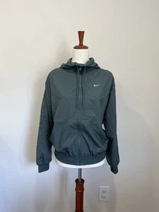 Nike Sportswear Classic Wovens Loose UV Hooded Jacket Dark Green XS FV6298-338 - Bild 1 von 6