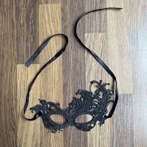 Black Lace Mask Masquerade Ladies Goth New Romantic 1980s Italian Renaissance - Picture 1 of 9