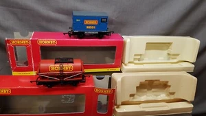 2X HORNBY YEAR WAGONS R6262 "2005" TANKER R.6136 "2001" CONFLAT & CON MINT BOXED - Picture 1 of 7