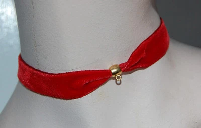 VINTAGE RED VELVET CHOKER NECKLACE w/ GOLD PENDANT BAIL •NOS* ADJUSTABLE - Image 1 of 3