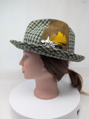 (71/4) ¡FUNKY! Tweed de lana y gamuza años 70 FEDORA por Knox verde y marrón GROUSE Bird Foto 1 de 4
