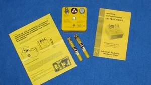 NOS! NIE BENUTZT! CD V-750 radiologisches Ladegerät mit persönlichen Dosimetern 742 Handbücher - Bild 1 von 16