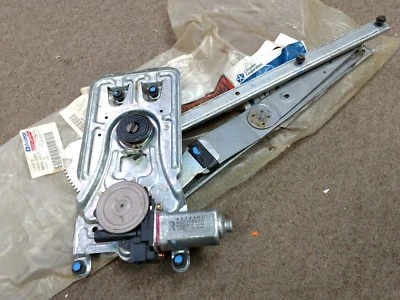 4574107 DENSO REGULADOR DE MOTOR DE JANELA LATERAL TRASEIRA DIREITA para 98-04 CONCORDE INTREPID - Imagem 1 de 4