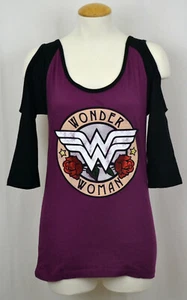 Wonder Woman T-Shirt DC Comics Damen Grafik Tee 3/4 Slv offene Schulter rot neu mit Etikett - Bild 1 von 2