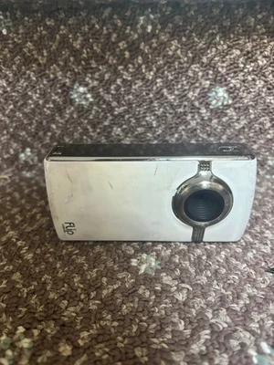 Cisco Flip Video Camera Ultra HD Pocket Size, White Untested - Image 1 of 4