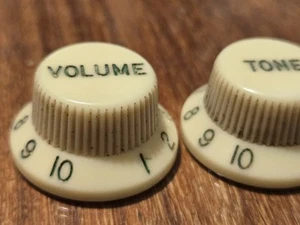Hosco AGED WHITE Stratocaster Style Control Knob Set (Master Relic) - Bild 1 von 7