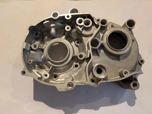 Original Yamaha Linke Kurbelgehäusehälfte 300-15111-01 V90 71 - Picture 1 of 8