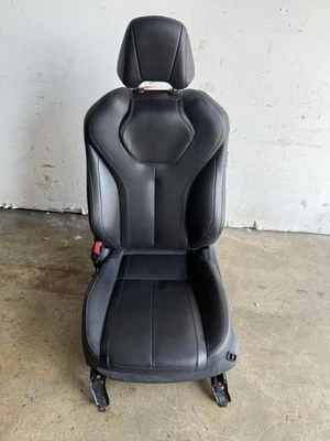 17 18 19 20 INFINITI Q60 ALMOFADA DE ASSENTO PERFURADA DE COURO PRETO PARA MOTORISTA DIANTEIRO - Imagem 1 de 4