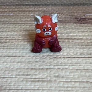 NEU 2024 Disney Serie Mini Marken Miniatur Spielzeug Edition Turning Red Panda - Bild 1 von 6