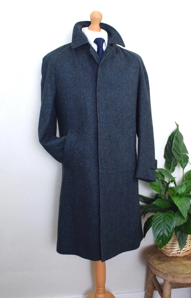 DUNN & CO Herringbone Tweed Balmacaan Coat Size 38R/48R Medium Raglan Overcoat - Image 1 of 4